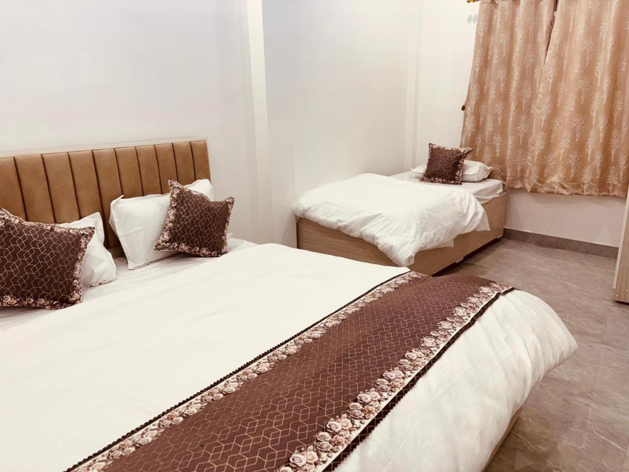 Shri Ram Darbar Hotel Ayodhya Eksteriør billede