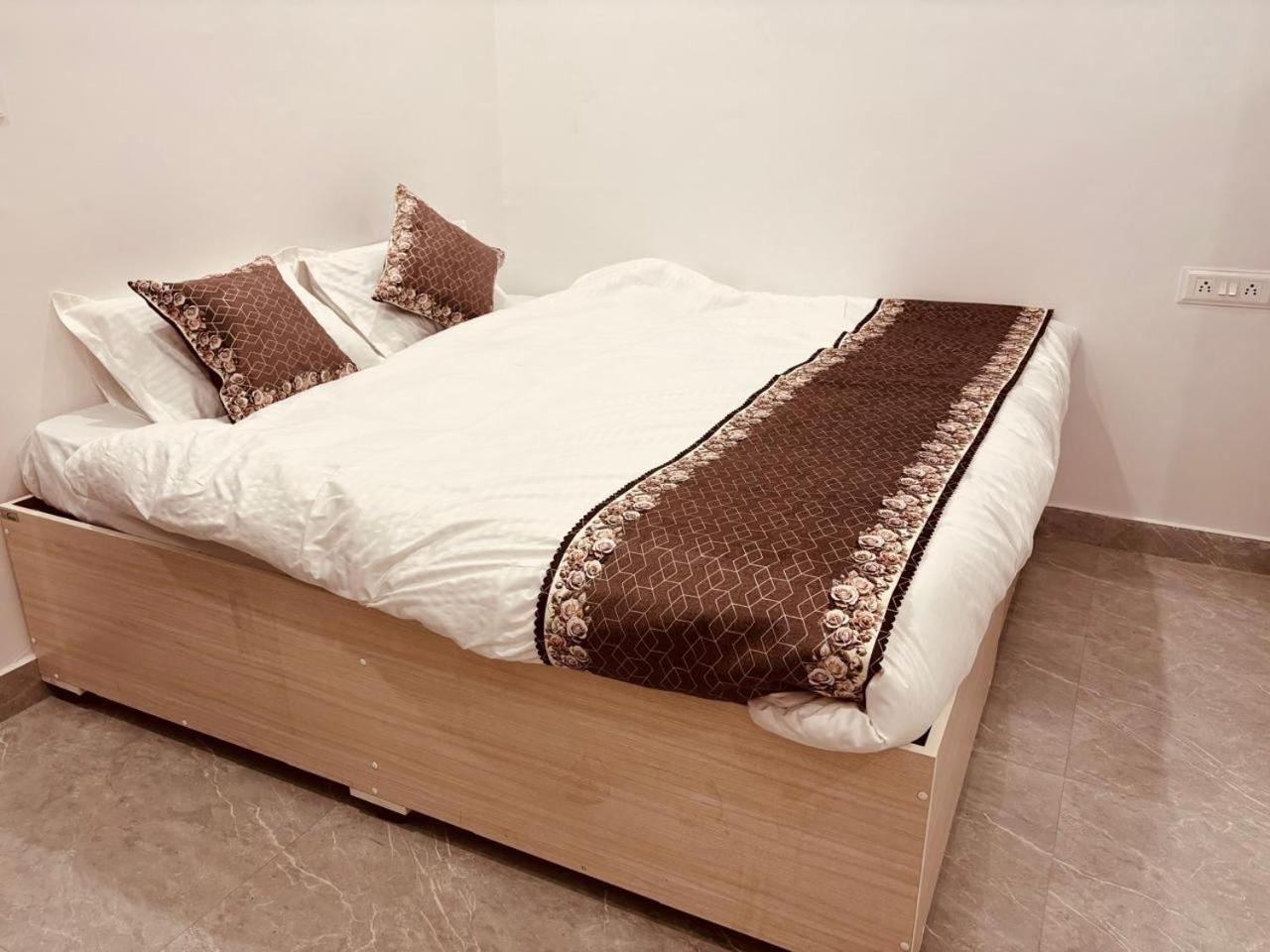 Shri Ram Darbar Hotel Ayodhya Eksteriør billede