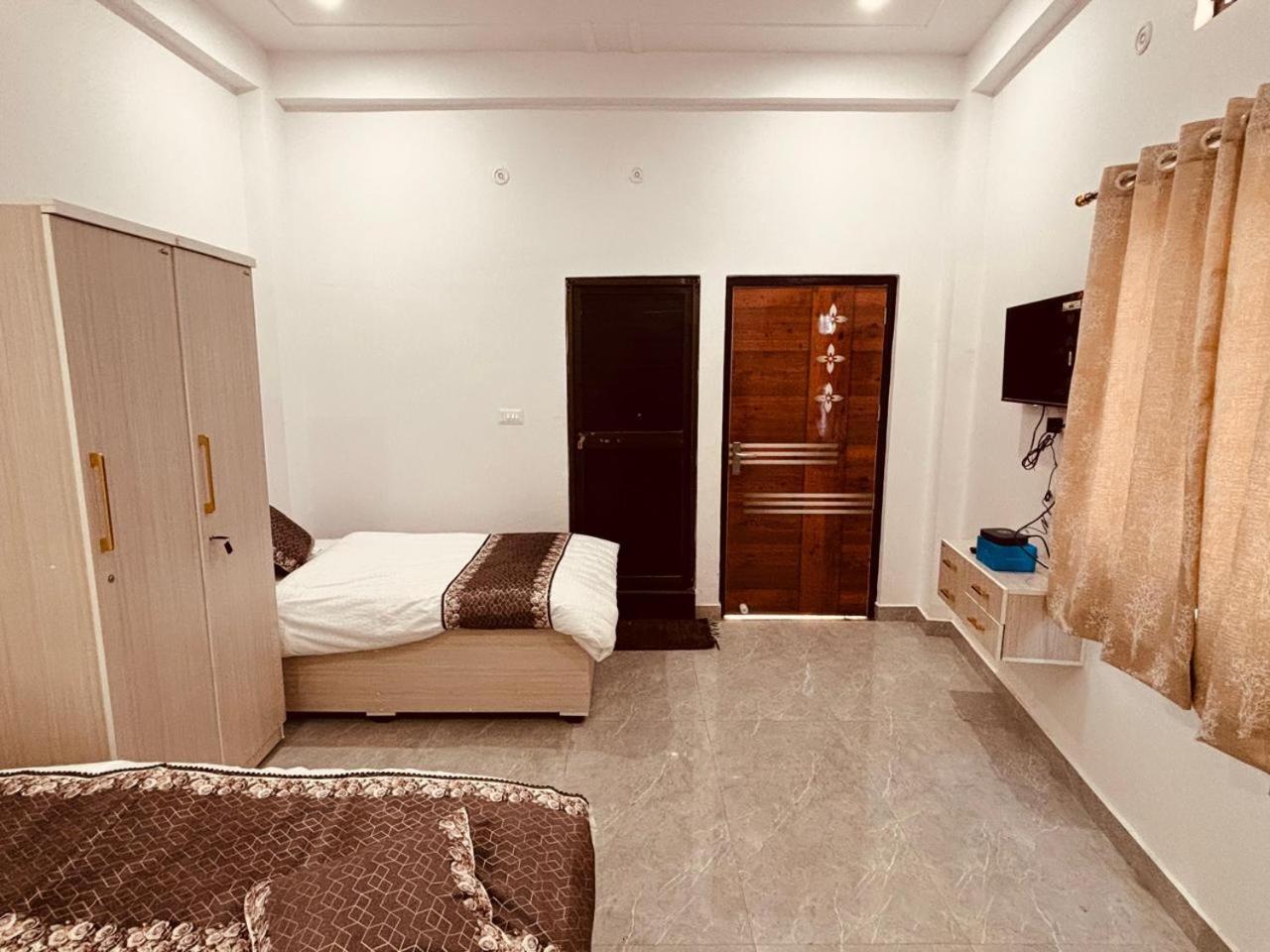 Shri Ram Darbar Hotel Ayodhya Eksteriør billede