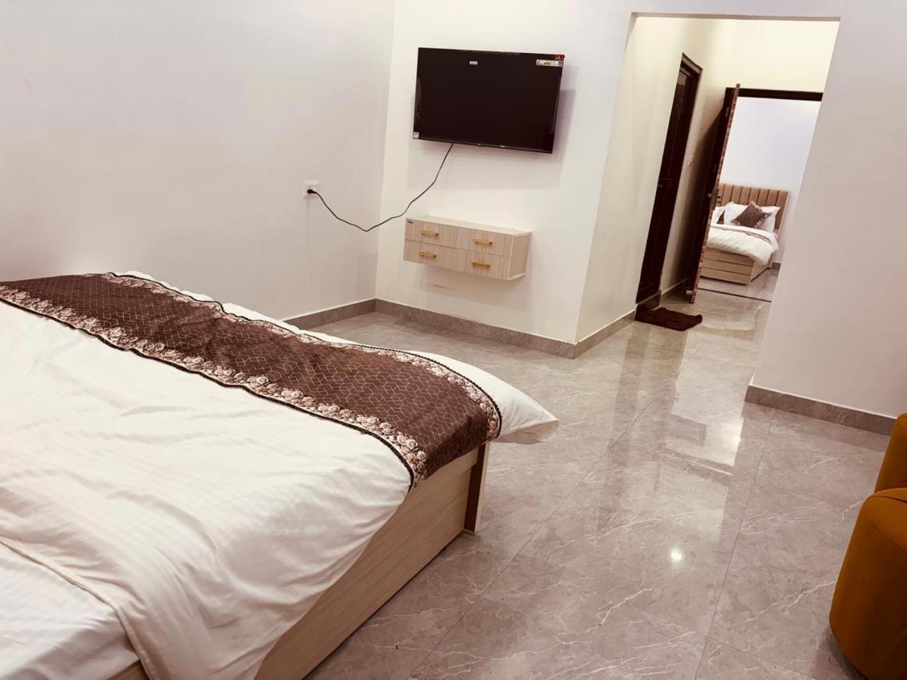 Shri Ram Darbar Hotel Ayodhya Eksteriør billede