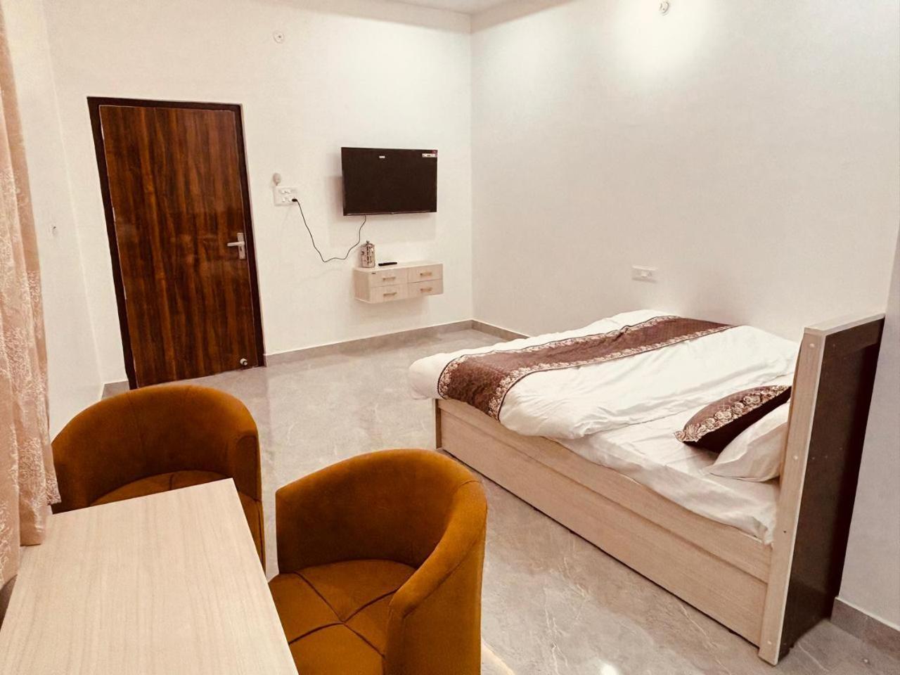 Shri Ram Darbar Hotel Ayodhya Eksteriør billede