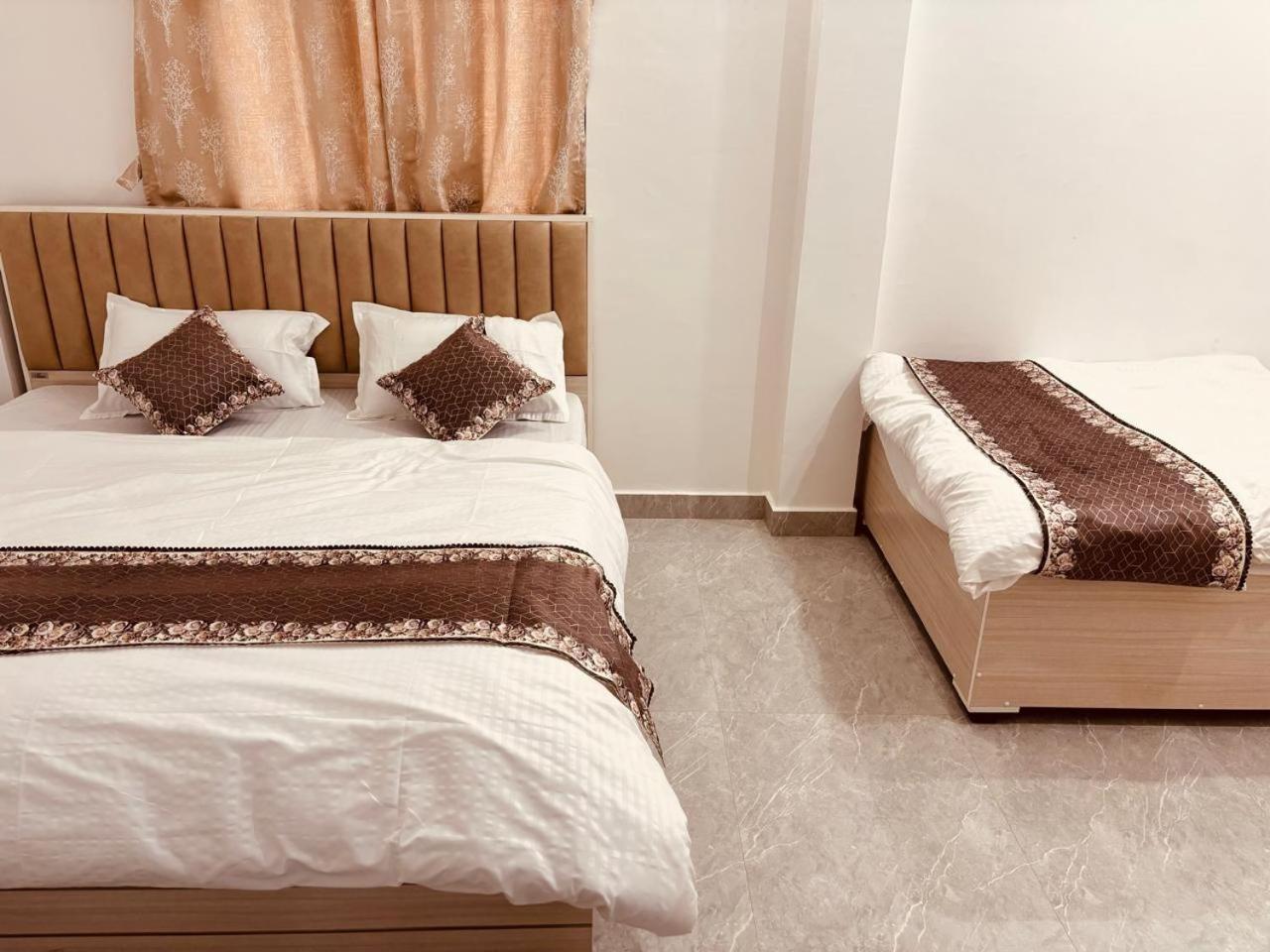 Shri Ram Darbar Hotel Ayodhya Eksteriør billede