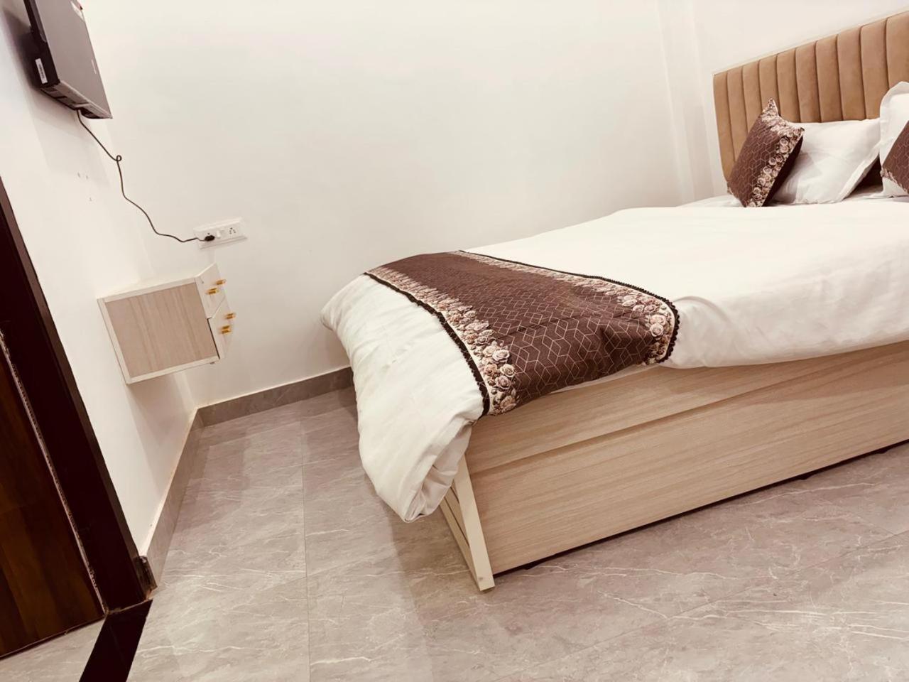 Shri Ram Darbar Hotel Ayodhya Eksteriør billede